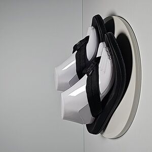 NWOT Chaco Sandals Flip-flops Thong Slip-On Slide-On Comfy Arch Support Black 10